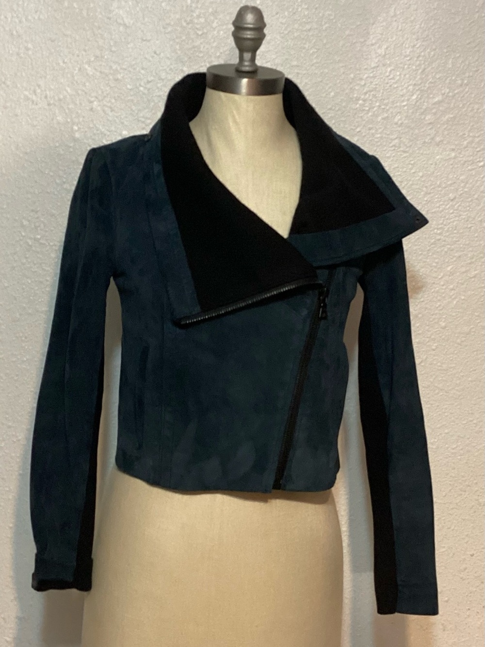 Yigal Azrouel Women’s lambskin Suede Asymmetrical Moto Jacket size 4 - Picture 1 of 7